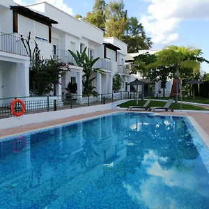 Apartment Thegood Brillante Piscina Y Parking Incluido, Cordoba